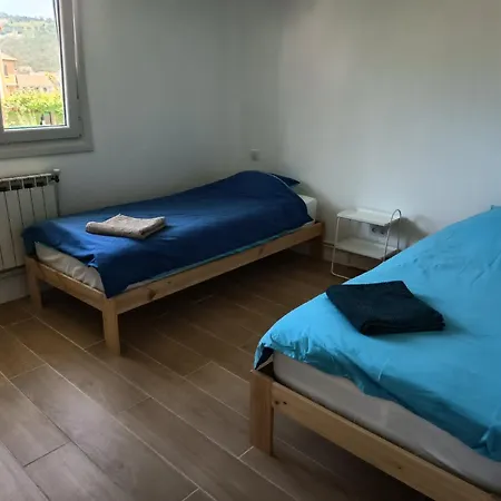 Two-bedroom In דירה